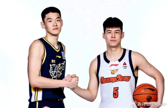 18岁新星王洪泽砍下22分8篮板成焦点，杜锋何去何